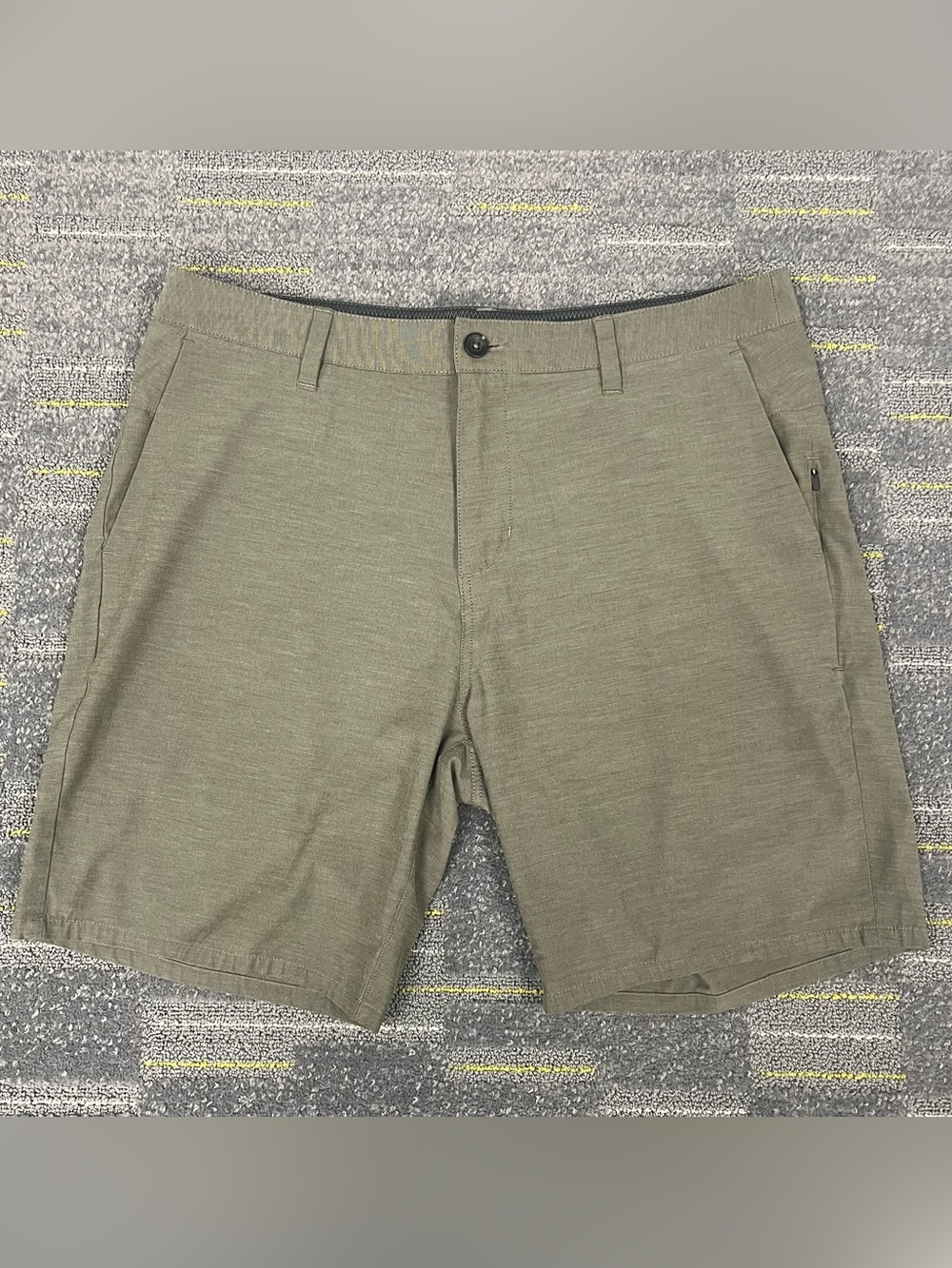 Vuori Aim Shorts Mens 34 Gray Performance Stretch Tech Golf Lightweight V368